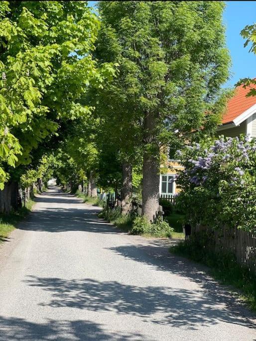 Mysig I Stavnaes By- Sommarhamn, Vaermdoe